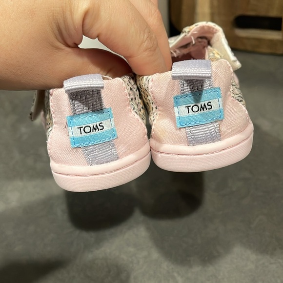 TOMS leopard slip on Velcro shoes size 6 - Picture 3 of 7